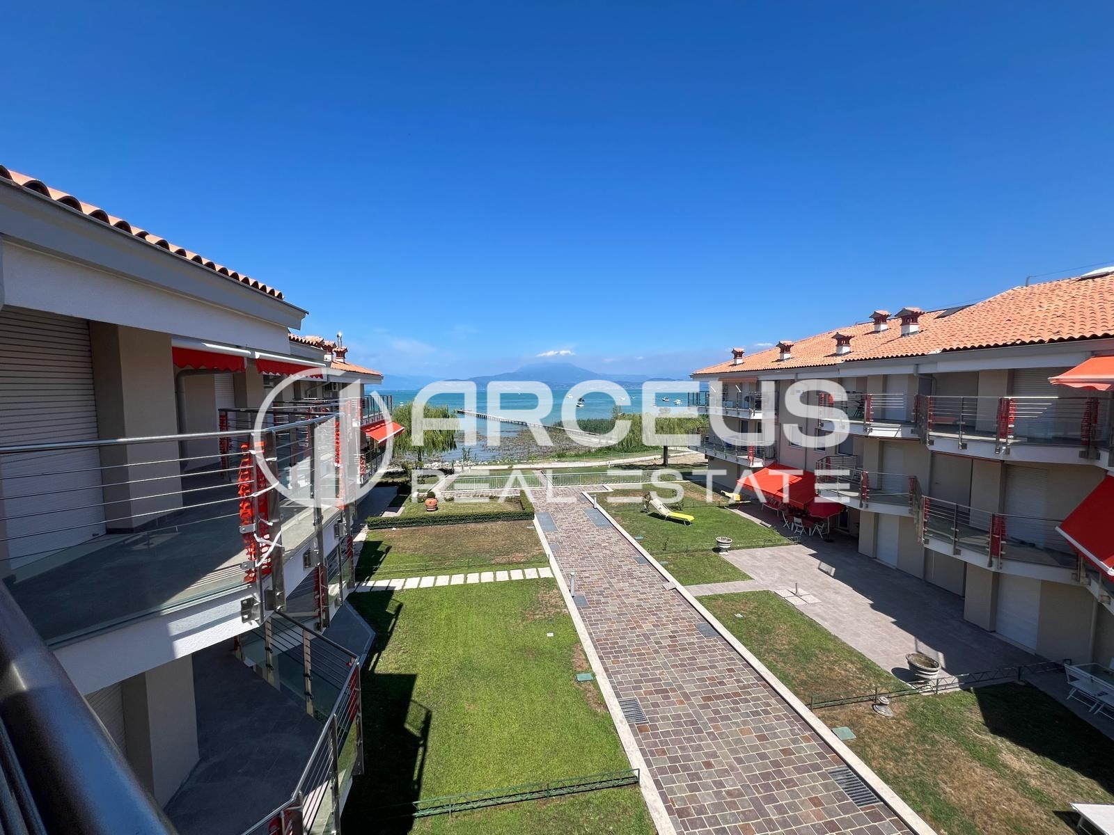 Bilocale ristrutturato con vista Lago - Mq 60
